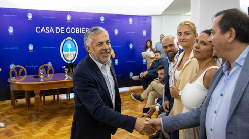 Para las empresas de los sectores comercio y turismo, los créditos a beneficiar son los destinados a capital de trabajo, es decir, gastos corrientes, incluida la adquisición de mercadería. Para las empresas de los sectores comercio y turismo, los créditos a beneficiar son los destinados a capital de trabajo, es decir, gastos corrientes, incluida la adquisición de mercadería.