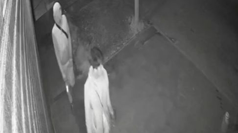 gonnet: delincuentes se llevaron dinero, carne y cuchillas de una carniceria gonnet: delincuentes se llevaron dinero, carne y cuchillas de una carniceria