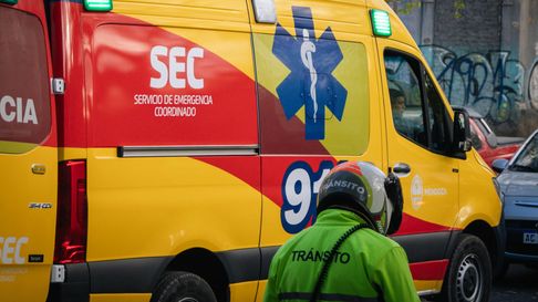 Los ocupantes de la moto fueron trasladados a hospitales por ambulancias. Imagen ilustrativa Los ocupantes de la moto fueron trasladados a hospitales por ambulancias. Imagen ilustrativa