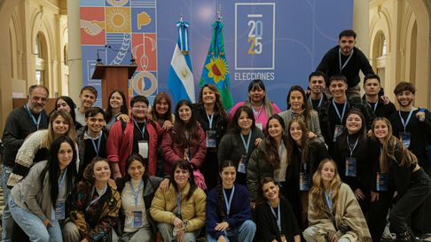 Parte del equipo de la Secretaría Electoral a cargo del escrutinio de las elecciones legislativas en Provincia de Buenos Aires Parte del equipo de la Secretaría Electoral a cargo del escrutinio de las elecciones legislativas en Provincia de Buenos Aires