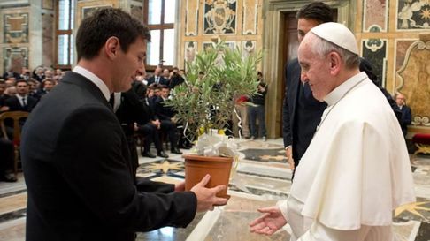La sentida despedida de Lionel Messi al papa Francisco. La sentida despedida de Lionel Messi al papa Francisco.