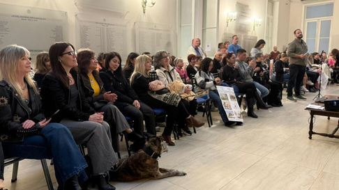 La distinción se hizo en la Legislatura y contó con la presencia de algunos animales. La distinción se hizo en la Legislatura y contó con la presencia de algunos animales.