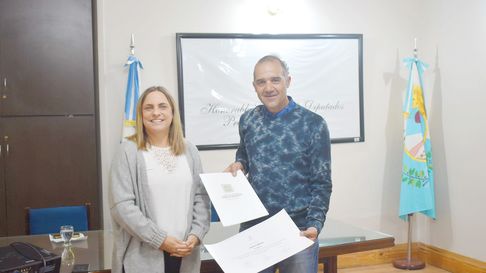 Javier “Cacho” Beiza, andinista mendocino distinguido en Diputados, hizo cumbre en el Everest y el K2 en una misma temporada. Javier “Cacho” Beiza, andinista mendocino distinguido en Diputados, hizo cumbre en el Everest y el K2 en una misma temporada.