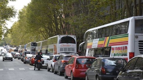 Con Juan Sebastián Verón, partió la caravana de micros de Estudiantes rumbo a San Nicolás Con Juan Sebastián Verón, partió la caravana de micros de Estudiantes rumbo a San Nicolás