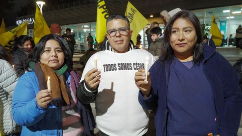 Trabajadores del Hospital Central realizaron una vigilia por César Castillo y denunciaron amenazas y listas negras tras el acto. Trabajadores del Hospital Central realizaron una vigilia por César Castillo y denunciaron amenazas y listas negras tras el acto.