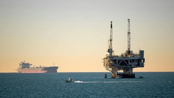 El conflicto en Medio oriente disparó el precio del petróleo en todo el globo. El conflicto en Medio oriente disparó el precio del petróleo en todo el globo.