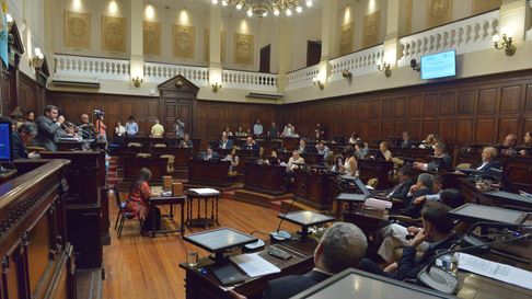 La Legislatura le aprobó a Alfredo Cornejo todos los proyectos paa el avance de la megaminería metalífera en Mendoza. La Legislatura le aprobó a Alfredo Cornejo todos los proyectos paa el avance de la megaminería metalífera en Mendoza.