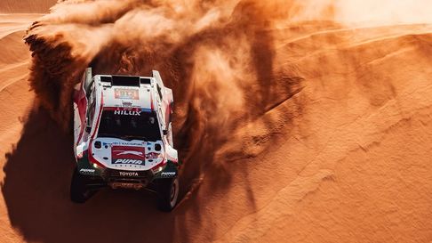 Juan Cruz Yacopini está en el top ten de los autos en el Rally Dakar. Juan Cruz Yacopini está en el top ten de los autos en el Rally Dakar.