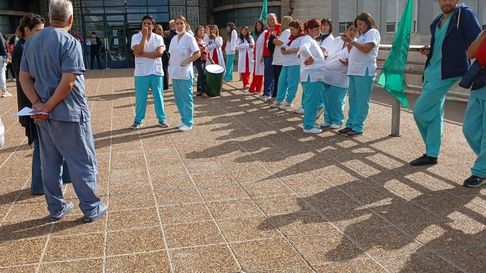 ATE Mendoza, como gremio mayoritario de los estatales, abrió la ronda de paritarias en la Subsecretaría de Trabajo con una audiencia exclusiva para los enfermeros. ATE Mendoza, como gremio mayoritario de los estatales, abrió la ronda de paritarias en la Subsecretaría de Trabajo con una audiencia exclusiva para los enfermeros.