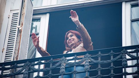a traves de retuits, cristina kirchner se refirio a las condenas a sabag montiel y brenda uliarte a traves de retuits, cristina kirchner se refirio a las condenas a sabag montiel y brenda uliarte