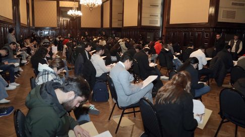 ninguno de los 117 medicos residentes pudo revalidar su nota en los examenes ninguno de los 117 medicos residentes pudo revalidar su nota en los examenes