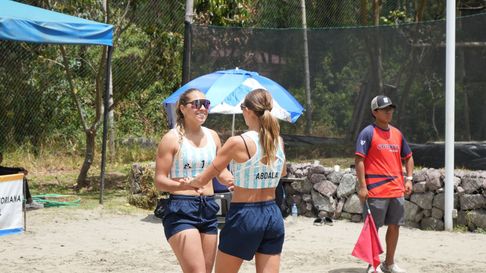 Con Victoria Sancer, Argentina se lució en el Clasificatorio de beach vóley. Con Victoria Sancer, Argentina se lució en el Clasificatorio de beach vóley.