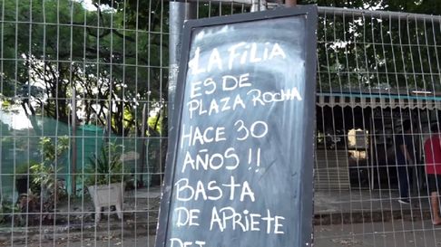 plaza rocha: municipio quiere quitar el puesto de comidas y genero polemica plaza rocha: municipio quiere quitar el puesto de comidas y genero polemica