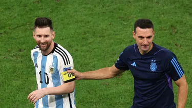 Scaloni se rindió a los pies de Lionel Messi. Scaloni se rindió a los pies de Lionel Messi.