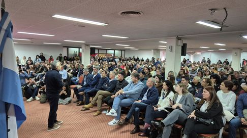 Tal como pasó con el Congreso Partidario, un grupo de radicales quieren suspender las elecciones internas para definir autoridades. Tal como pasó con el Congreso Partidario, un grupo de radicales quieren suspender las elecciones internas para definir autoridades.