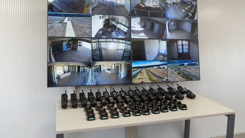 Un agente penitenciario fue descubierto con más de un kilo de marihuana al ingresar a la cárcel de Boulogne Sur Mer gracias al nuevo sistema de control. Un agente penitenciario fue descubierto con más de un kilo de marihuana al ingresar a la cárcel de Boulogne Sur Mer gracias al nuevo sistema de control.