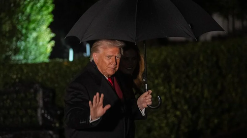 Trump mete presión para una invasión militar a Venezuela. Trump mete presión para una invasión militar a Venezuela.