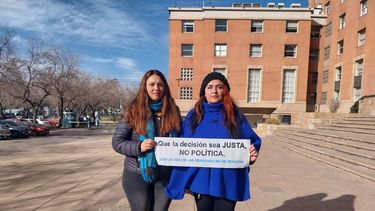 Melisa Pelayes pide justicia por su padre previo al Jury al juez Sebastián Sarmiento.