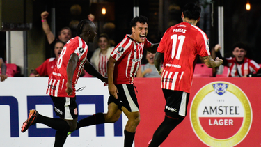 Tiago Palacios apareció nuevamente y fue el héroe pincha del triunfo. Tiago Palacios apareció nuevamente y fue el héroe pincha del triunfo.