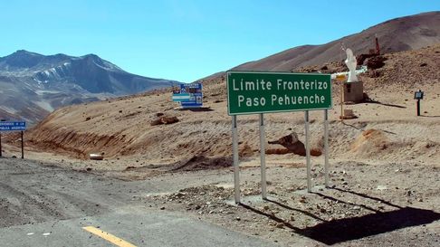 Los dos pasos fronterizos a Chile están habilitados. Los dos pasos fronterizos a Chile están habilitados.