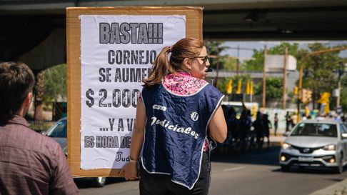 Los gremios están en alerta por la jugada de Cornejo para alentar a la desafiliación. Los gremios están en alerta por la jugada de Cornejo para alentar a la desafiliación.