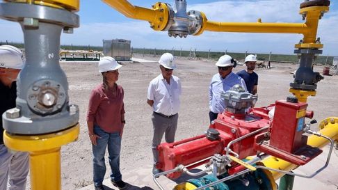 Félix inspeccionó el gasoducto. Félix inspeccionó el gasoducto.