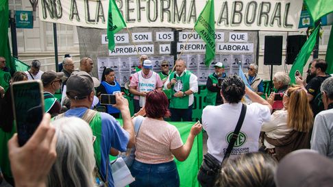 arranca una semana de huelga, vigilia y protestas por la reforma del estatuto, que llega al senado arranca una semana de huelga, vigilia y protestas por la reforma del estatuto, que llega al senado