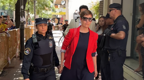 Jimena Latorre se retira de la Legislatura. Jimena Latorre se retira de la Legislatura.