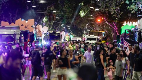 estamos en vendimia: las reinas recorrieron la ciudad en la tradicional via blanca estamos en vendimia: las reinas recorrieron la ciudad en la tradicional via blanca