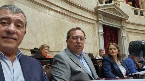 Diputados por Mendoza: Adolfo Bermejo, Martín Aveiro y Liliana Paponet, de Unión por la Patria. Diputados por Mendoza: Adolfo Bermejo, Martín Aveiro y Liliana Paponet, de Unión por la Patria.
