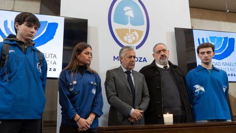 El Gobierno encabezó el acto de homenaje a las víctimas del atentado de la AMIA. El Gobierno encabezó el acto de homenaje a las víctimas del atentado de la AMIA.