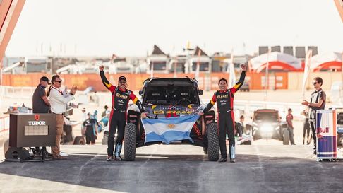 El pampeano David Zille y el cordobés Sebastián Cesana la dupla argentina que lidera el Rally Dakar. El pampeano David Zille y el cordobés Sebastián Cesana la dupla argentina que lidera el Rally Dakar.