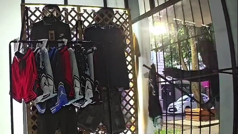 city bell: buscan a un ladron que roba comercios con una cana city bell: buscan a un ladron que roba comercios con una cana