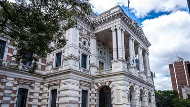 La Provincia convocó a paritarias con estatales La Provincia convocó a paritarias con estatales