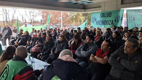 ATE Mendoza denunció que el Gobierno provincial incumple la Ley 9535 y no paga la productividad a los trabajadores de Salud, pese a una recaudación de más de $7.000 millones. ATE Mendoza denunció que el Gobierno provincial incumple la Ley 9535 y no paga la productividad a los trabajadores de Salud, pese a una recaudación de más de $7.000 millones.
