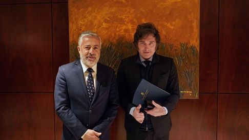 El gobernador Alfredo Cornejo y Javier Milei. El gobernador Alfredo Cornejo y Javier Milei.