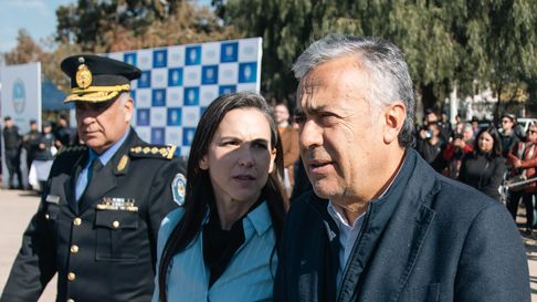 Mercedes Rus, ministra de Seguridad, junto al gobernador Alfredo Cornejo. Mercedes Rus, ministra de Seguridad, junto al gobernador Alfredo Cornejo.