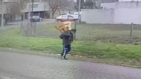 city bell, contra la cuerdas por los robos: esta vez se llevaron hasta unas guitarras city bell, contra la cuerdas por los robos: esta vez se llevaron hasta unas guitarras