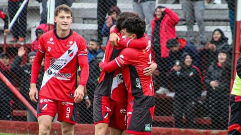 El Deportivo Maipú derrotó 2-1 a Deportivo Madryn y da pelea en la Primera Nacional. El Deportivo Maipú derrotó 2-1 a Deportivo Madryn y da pelea en la Primera Nacional.