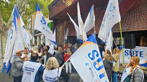 La lista oficialista del SUTE se proclamó ganadora en toda la provincia. La lista oficialista del SUTE se proclamó ganadora en toda la provincia.