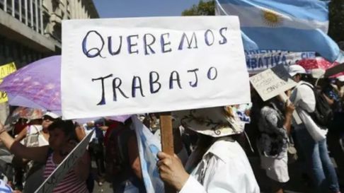 El plan motosierra de Milei generó un ejército de desempleados. El plan motosierra de Milei generó un ejército de desempleados.