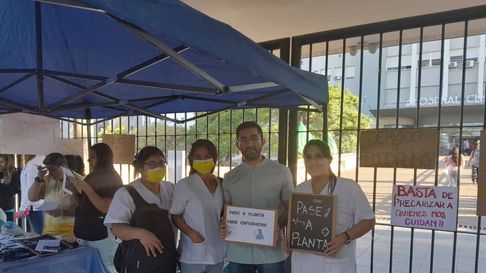 Precarizados desde la pandemia: vuelve la carpa sanitaria al Hospital Central. Precarizados desde la pandemia: vuelve la carpa sanitaria al Hospital Central.