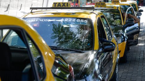 Taxis ya analizan medidas para visibilizar el reclamo y exigir una mesa de diálogo con Nación y Provincia Taxis ya analizan medidas para visibilizar el reclamo y exigir una mesa de diálogo con Nación y Provincia