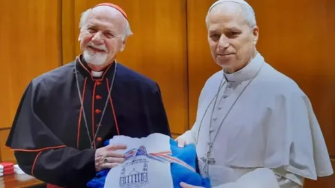 El Arzobispo de Santiago del Estero junto al Papa León XIV. El Arzobispo de Santiago del Estero junto al Papa León XIV.