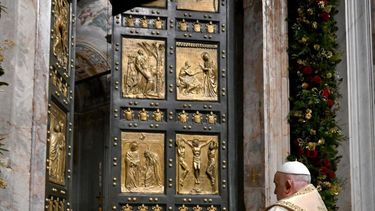 El Papa Francisco, hospitalizado desde el 14 de febrero en el Policlínico Gemelli de Roma, ha logrado suspender la ventilación mecánica no invasiva y ha disminuido su necesidad de oxigenoterapia de alto flujo.