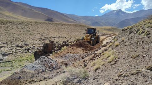 La colectora minera atraviesa territorios y penetra profundo en la cordillera de Malargüe. La colectora minera atraviesa territorios y penetra profundo en la cordillera de Malargüe.