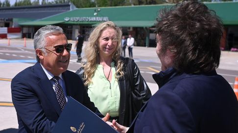 La lista de candidatos de Javier Milei y Alfredo Cornejo llega como favorita al domingo. La clave del nuevo Congreso serán las alianzas. La lista de candidatos de Javier Milei y Alfredo Cornejo llega como favorita al domingo. La clave del nuevo Congreso serán las alianzas.