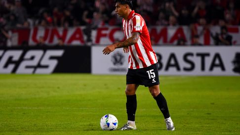 Santiago Arzamendia, multado por romper una valla en Estudiantes-Botafogo en Brasil Santiago Arzamendia, multado por romper una valla en Estudiantes-Botafogo en Brasil