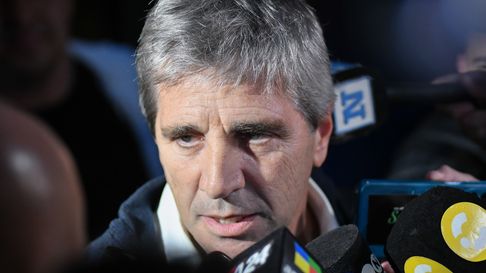 El Banco Central (BCRA) se vio obligado a vender US192millones, lo que llevó las reservas brutas a perforar el umbral de los US192millones. El Banco Central (BCRA) se vio obligado a vender US192millones, lo que llevó las reservas brutas a perforar el umbral de los US192millones.