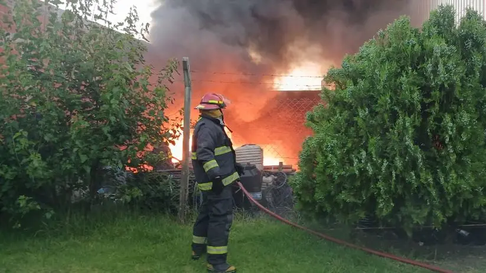 voraz incendio en una distribuidora de sanitarios en la plata voraz incendio en una distribuidora de sanitarios en la plata